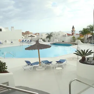 https://apartamento-en-complejo-adeje-paradise-en-playa-paraiso.adeje-hotels.com